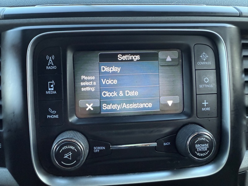 RAM 1500 Tradesman Quad Cab 4WD 2016 RAM 1500 Tradesman Quad Cab 4WD 2016