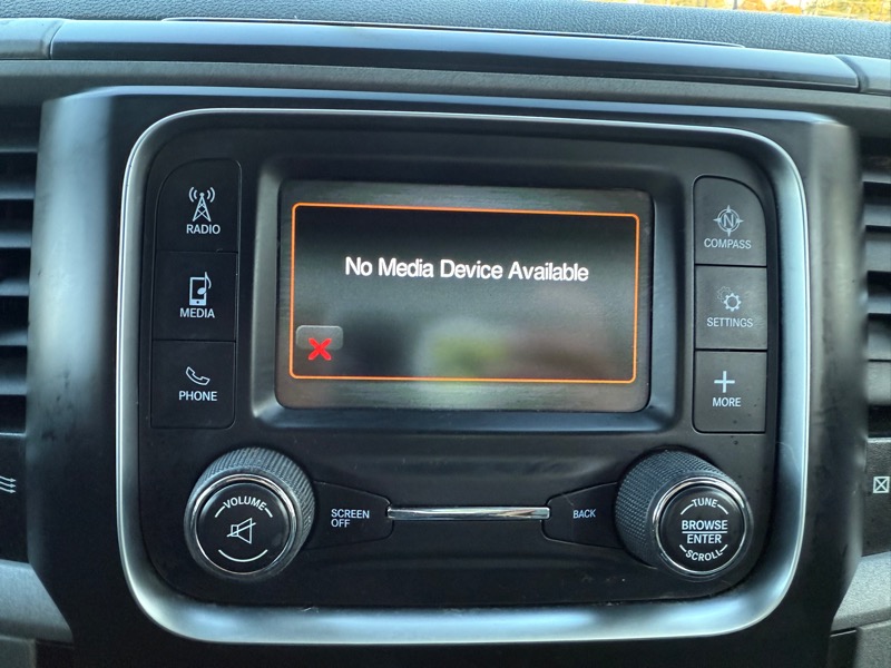RAM 1500 Tradesman Quad Cab 4WD 2016 RAM 1500 Tradesman Quad Cab 4WD 2016