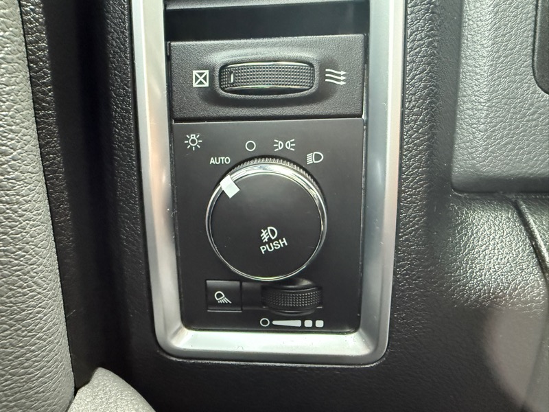 RAM 1500 4WD Quad Cab 140.5" Outdoorsman 2016