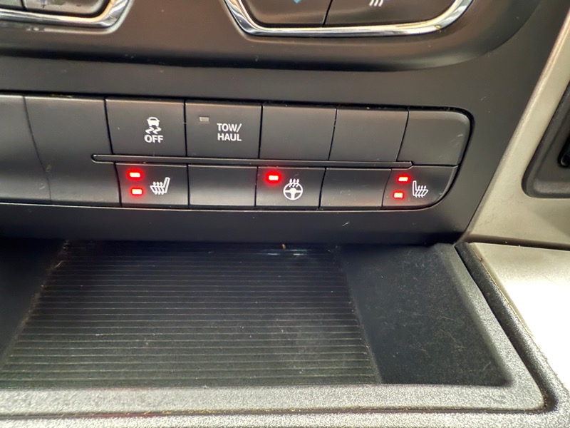 RAM 1500 4WD Quad Cab 140.5" Outdoorsman 2016