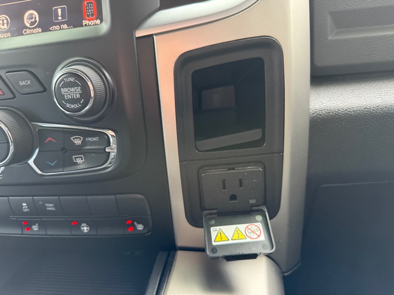 RAM 1500 4WD Quad Cab 140.5" Outdoorsman 2016