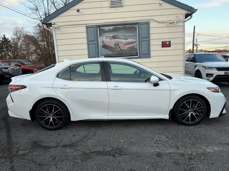 Toyota Camry SE 2024