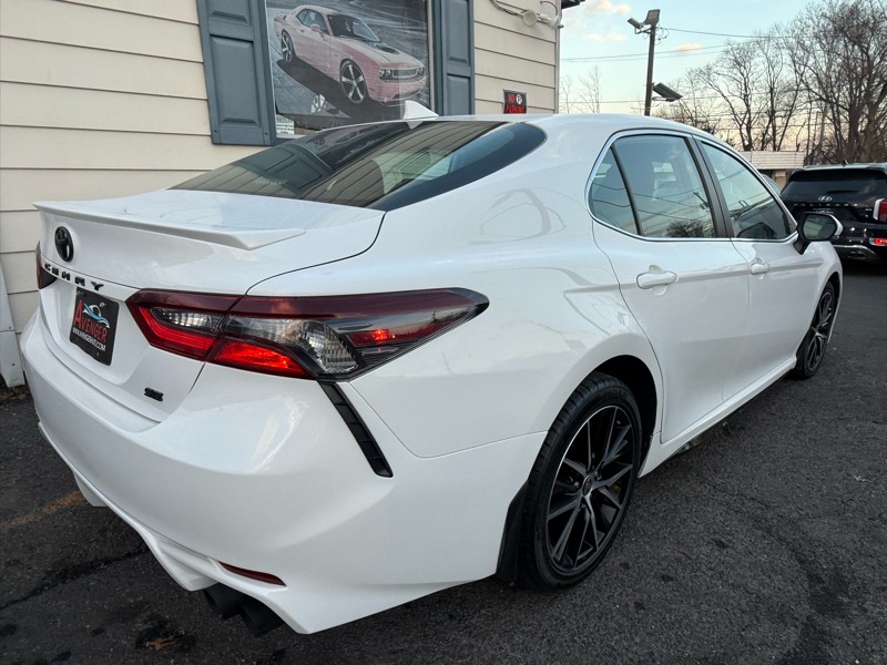 Toyota Camry SE 2024