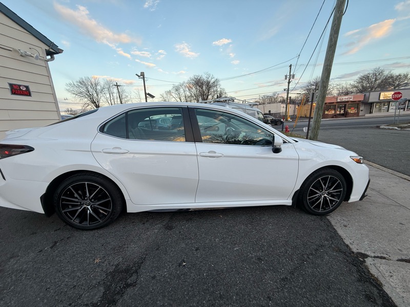 Toyota Camry SE 2024