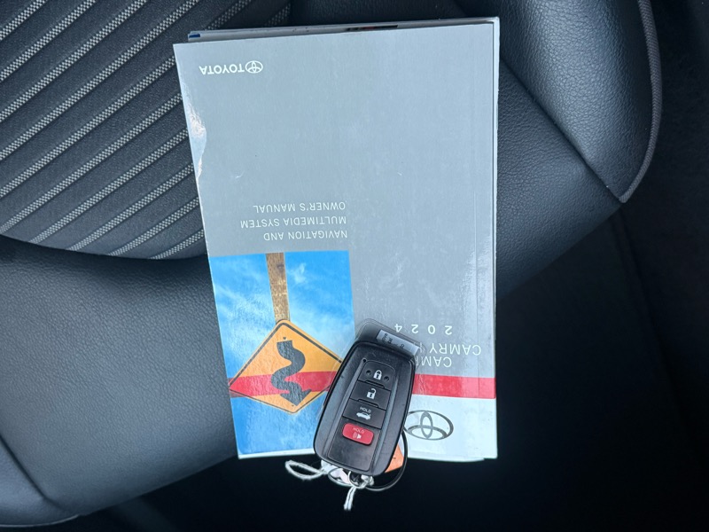 Toyota Camry SE 2024