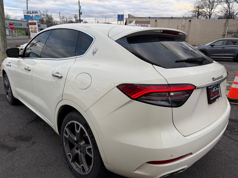Maserati Levante  2022