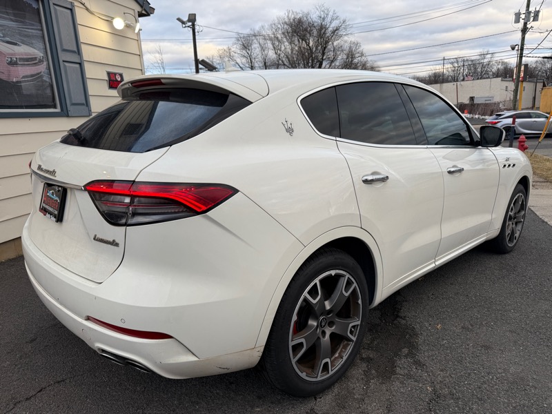 Maserati Levante  2022