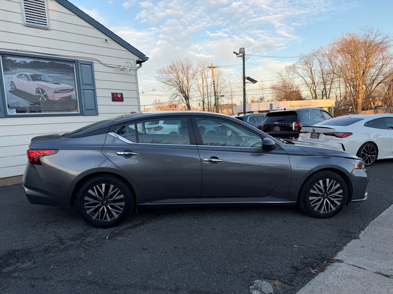 Nissan Altima SV 4D Sedan 2.5 2024