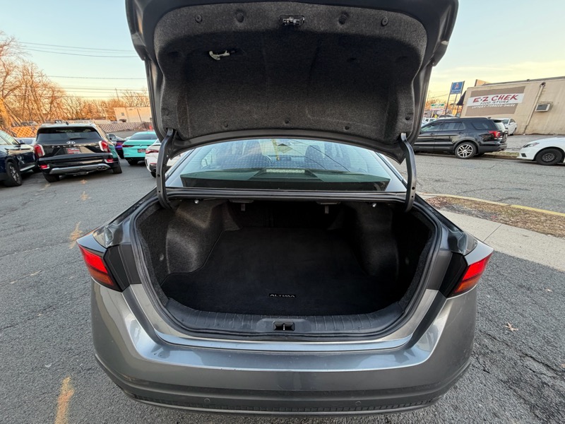 Nissan Altima SV 4D Sedan 2.5 2024