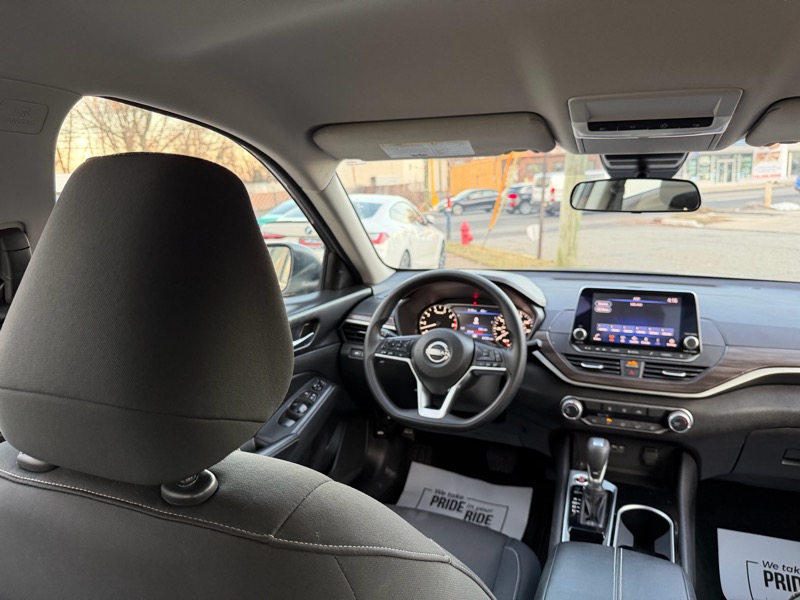 Nissan Altima SV 4D Sedan 2.5 2024