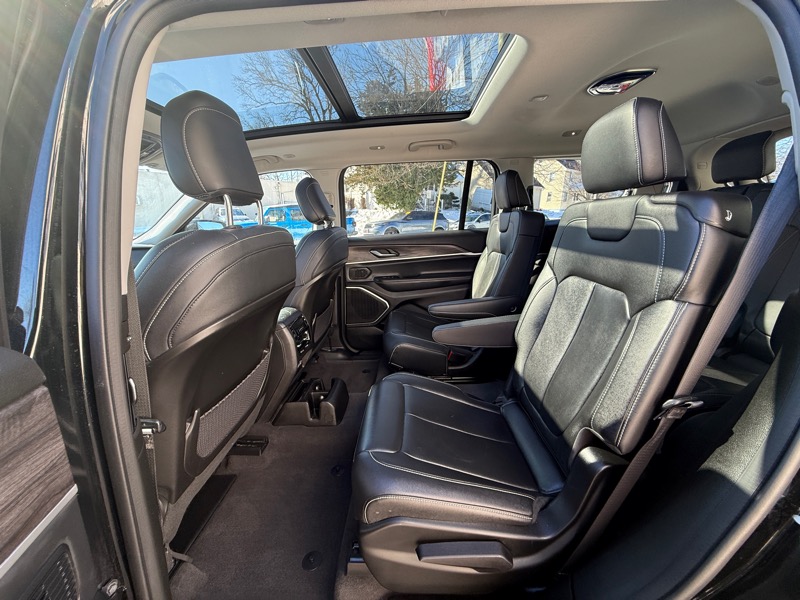 Jeep Grand Cherokee L Limited 4D SUV 4WD 2022