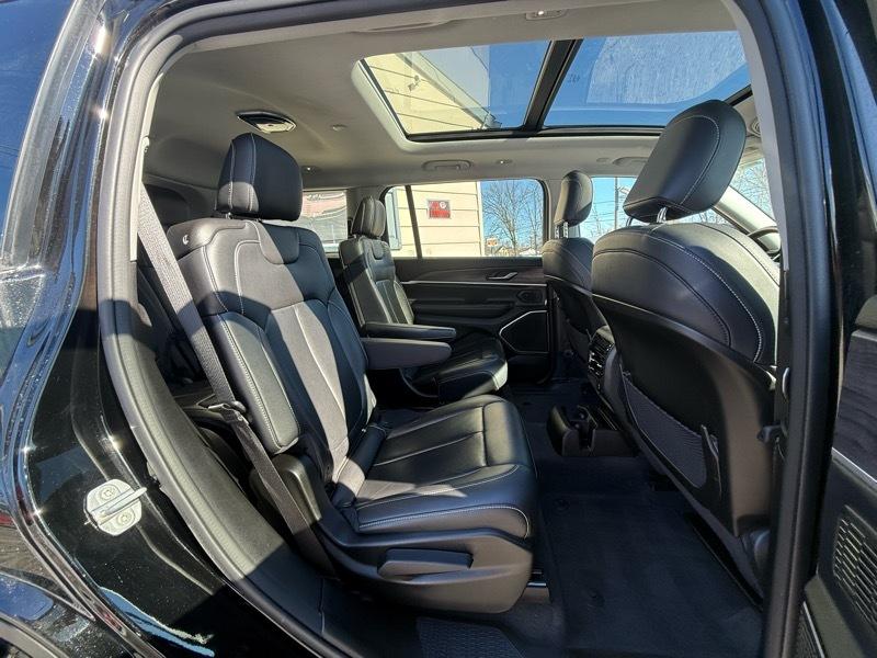 Jeep Grand Cherokee L Limited 4D SUV 4WD 2022