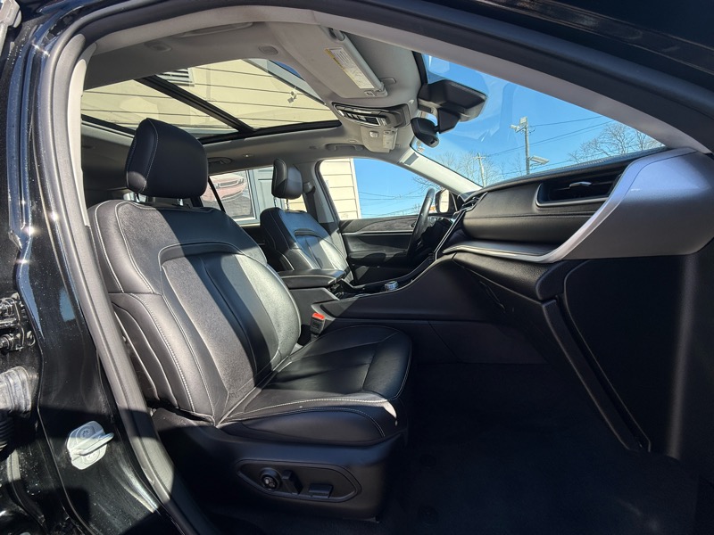 Jeep Grand Cherokee L Limited 4D SUV 4WD 2022