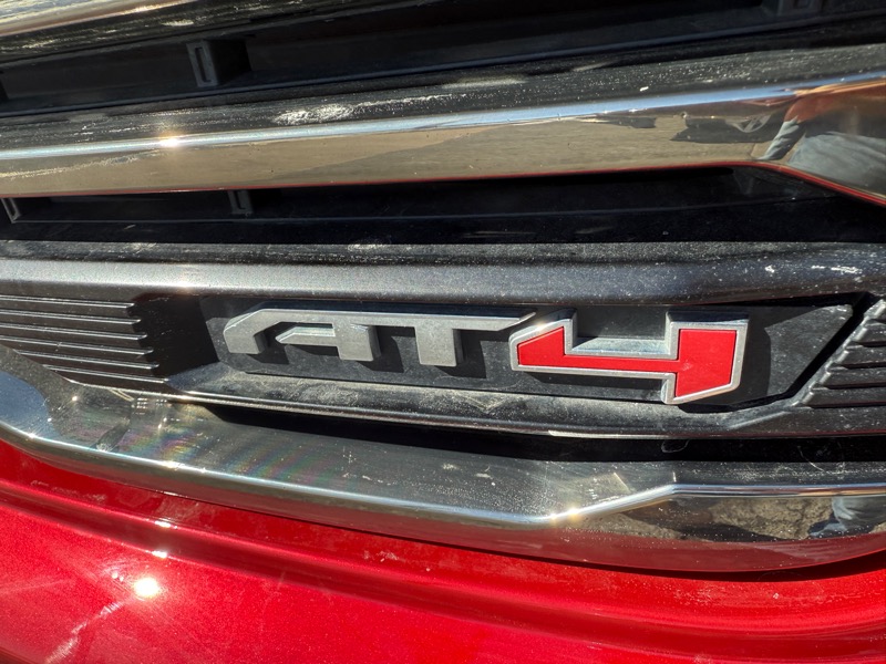 GMC Sierra 1500 AT4 Crew Cab 4WD 2023