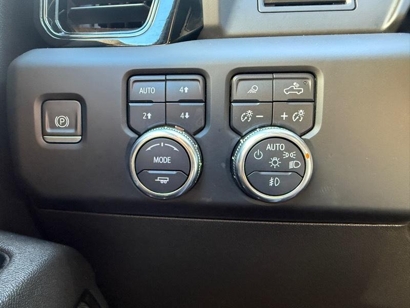 GMC Sierra 1500 AT4 Crew Cab 4WD 2023