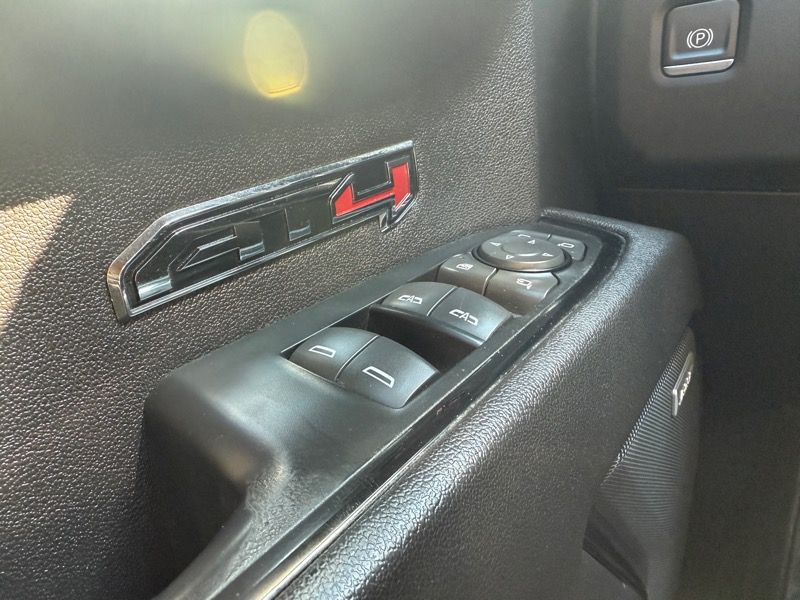 GMC Sierra 1500 AT4 Crew Cab 4WD 2023