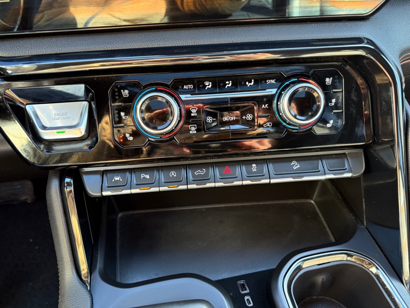 GMC Sierra 1500 AT4 Crew Cab 4WD 2023