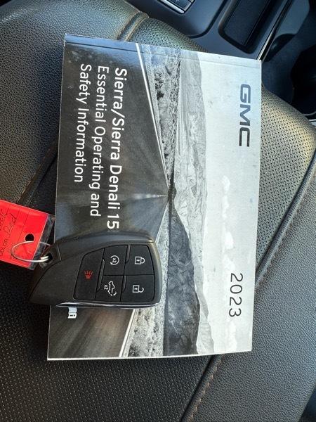 GMC Sierra 1500 AT4 Crew Cab 4WD 2023