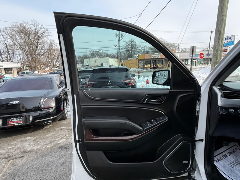 GMC Yukon SLE 4D SUV 4WD 2019