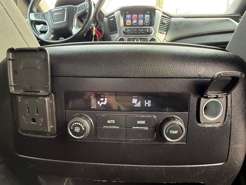 GMC Yukon SLE 4D SUV 4WD 2019