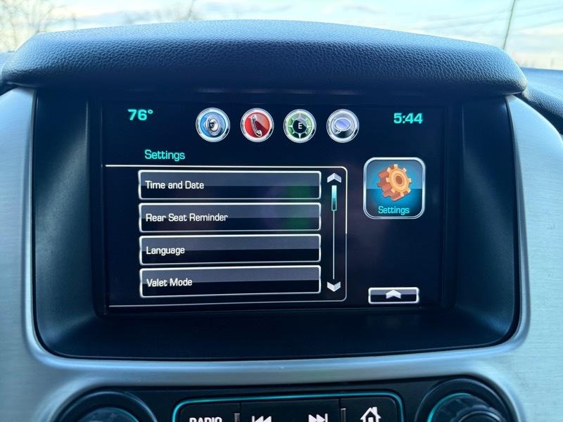 GMC Yukon SLE 4D SUV 4WD 2019