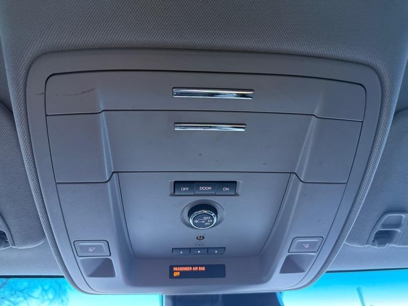 GMC Yukon SLE 4D SUV 4WD 2019