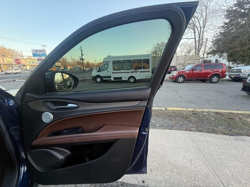 Alfa Romeo Stelvio Ti 4D SUV AWD 2018