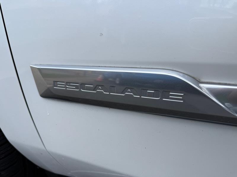 Cadillac Escalade Luxury 4D SUV 4WD 2018