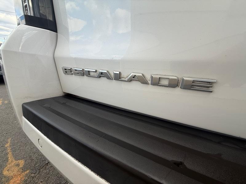 Cadillac Escalade Luxury 4D SUV 4WD 2018