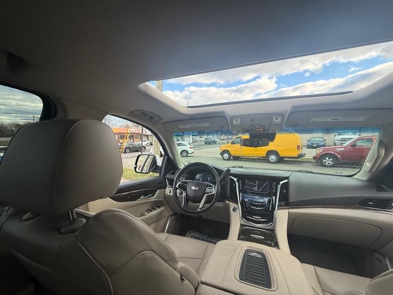 Cadillac Escalade Luxury 4D SUV 4WD 2018