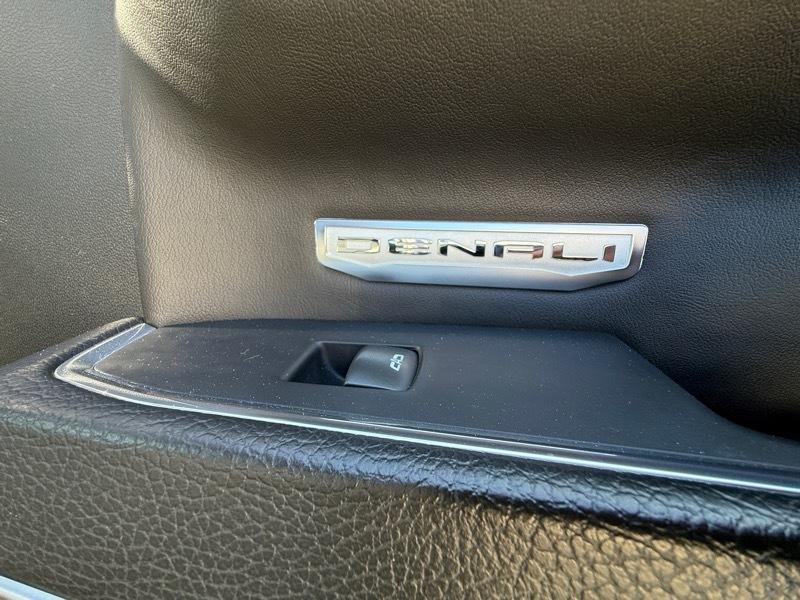 GMC Sierra 1500 Denali Crew Cab 4WD SWB 2023