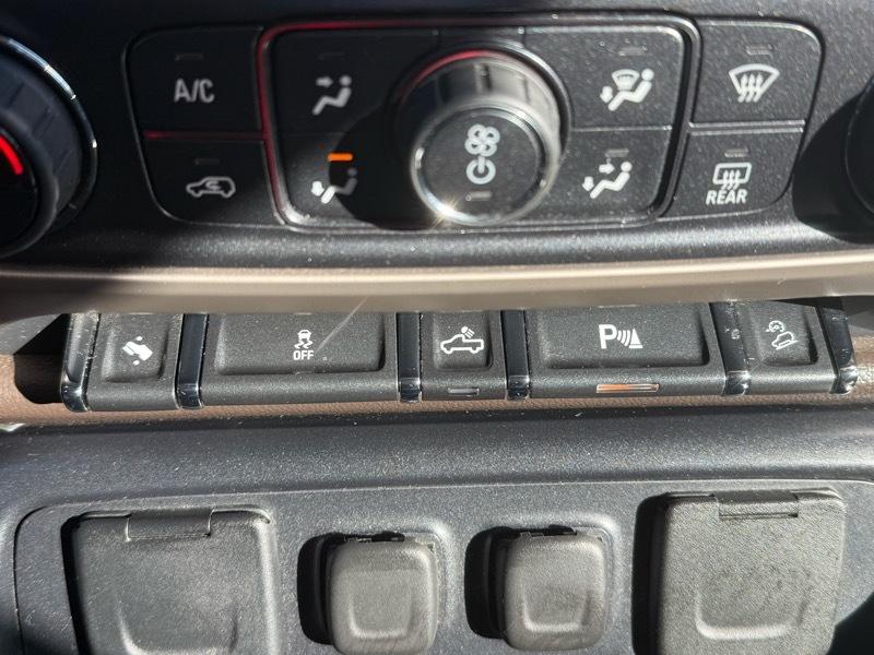 GMC Sierra 1500 Denali Crew Cab 4WD 2015