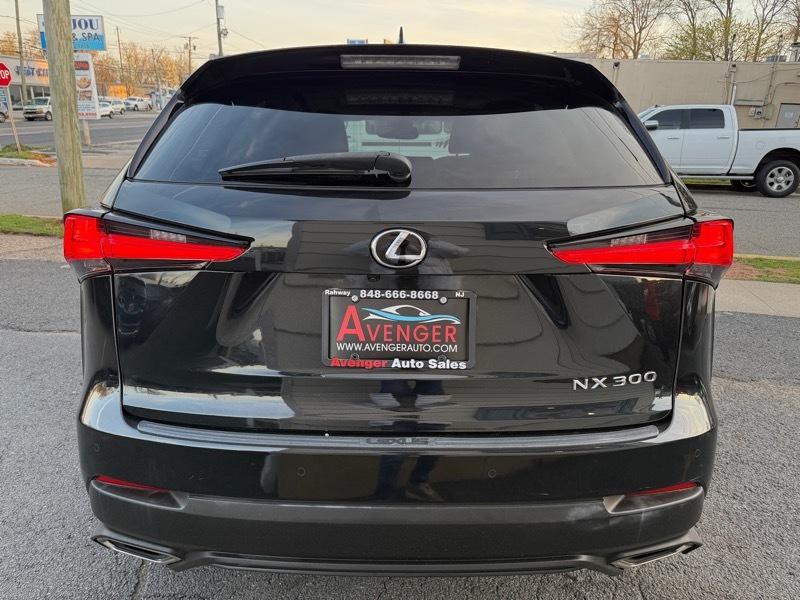 Lexus NX 300  2020