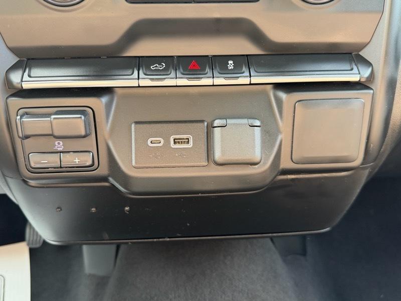 Chevrolet Silverado 2500HD 4WD Crew Cab 159" Custom 2022