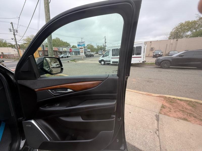 Cadillac Escalade Luxury 4D SUV 4WD 2020