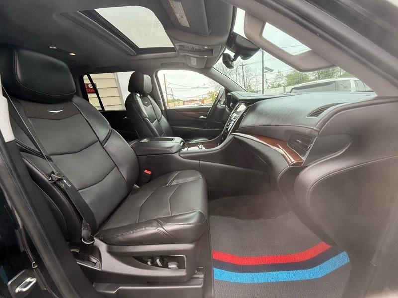 Cadillac Escalade Luxury 4D SUV 4WD 2020