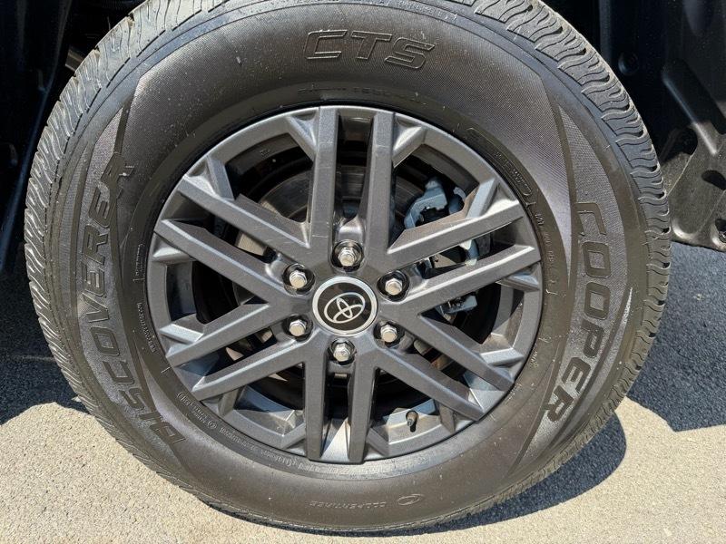 Toyota Tundra SR5 CrewMax 4WD 2024