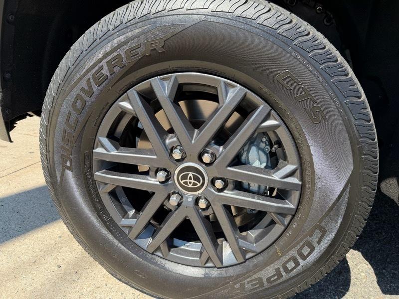 Toyota Tundra SR5 CrewMax 4WD 2024