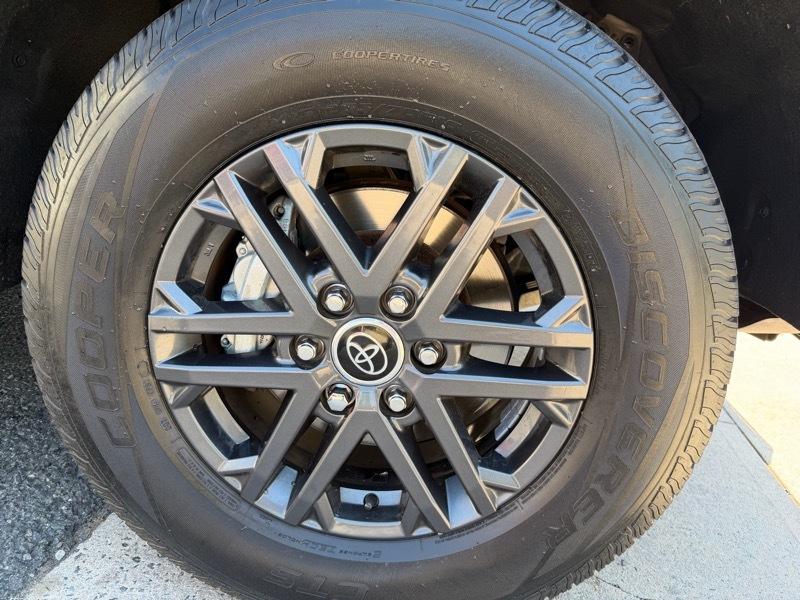Toyota Tundra SR5 CrewMax 4WD 2024