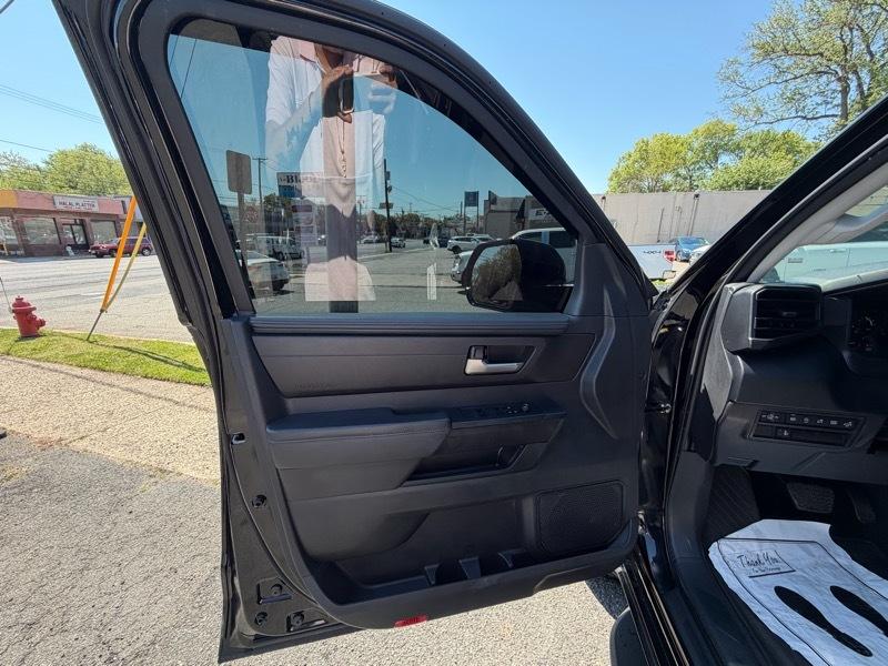 Toyota Tundra SR5 CrewMax 4WD 2024