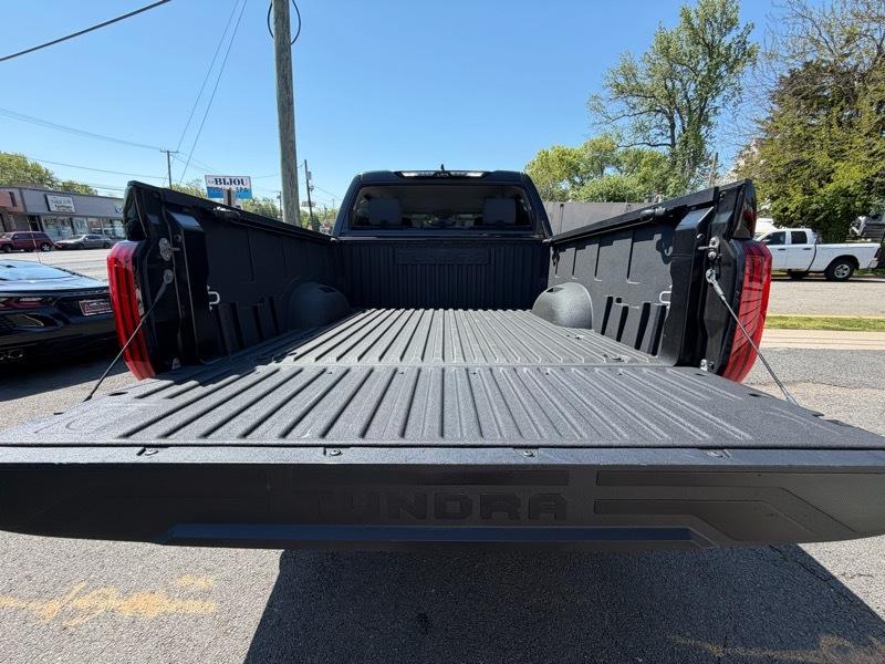 Toyota Tundra SR5 CrewMax 4WD 2024