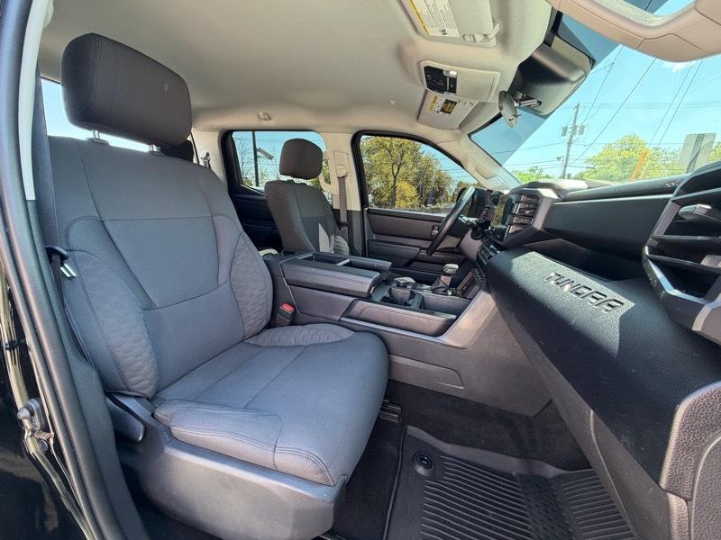 Toyota Tundra SR5 CrewMax 4WD 2024