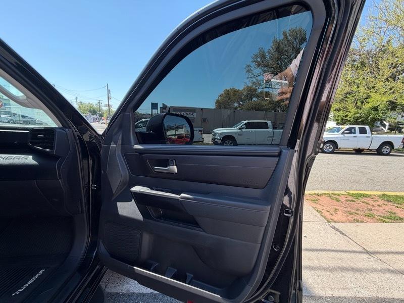 Toyota Tundra SR5 CrewMax 4WD 2024