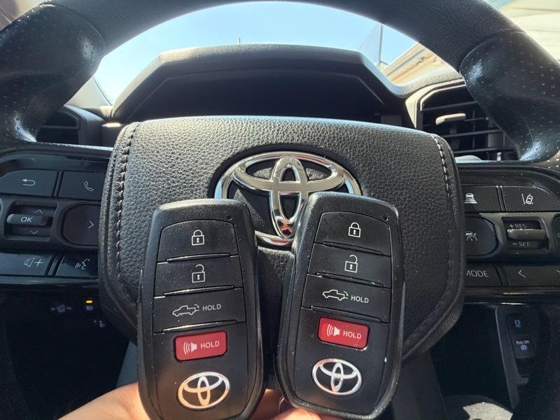 Toyota Tundra SR5 CrewMax 4WD 2024