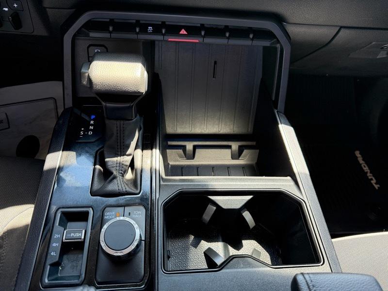 Toyota Tundra SR5 CrewMax 4WD 2024