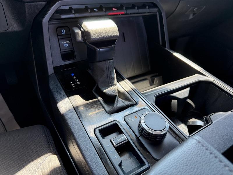 Toyota Tundra SR5 CrewMax 4WD 2024