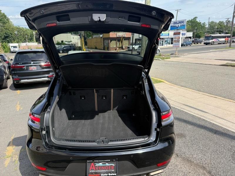 Porsche Macan AWD 4dr Turbo 2021