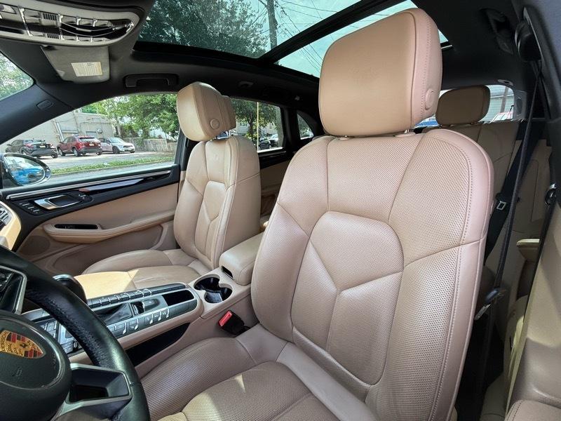 Porsche Macan AWD 4dr Turbo 2021