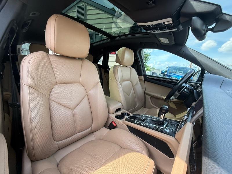 Porsche Macan AWD 4dr Turbo 2021