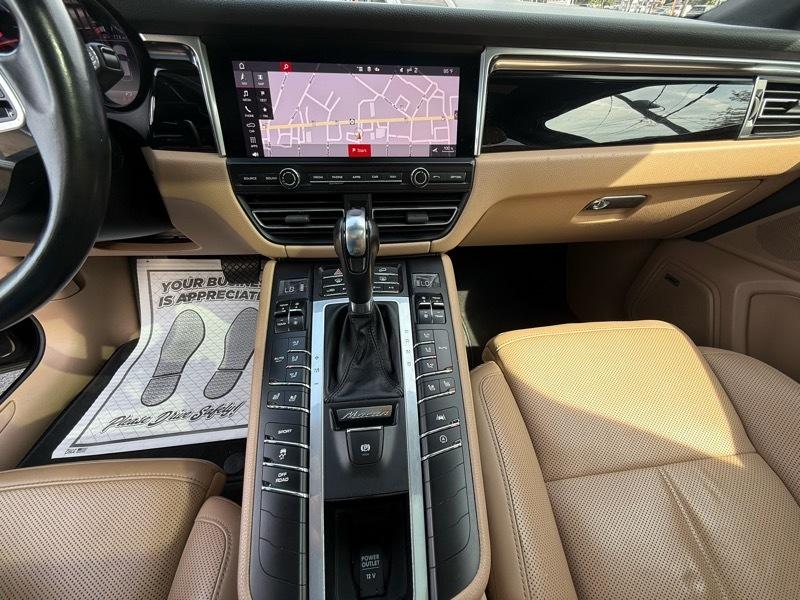 Porsche Macan AWD 4dr Turbo 2021